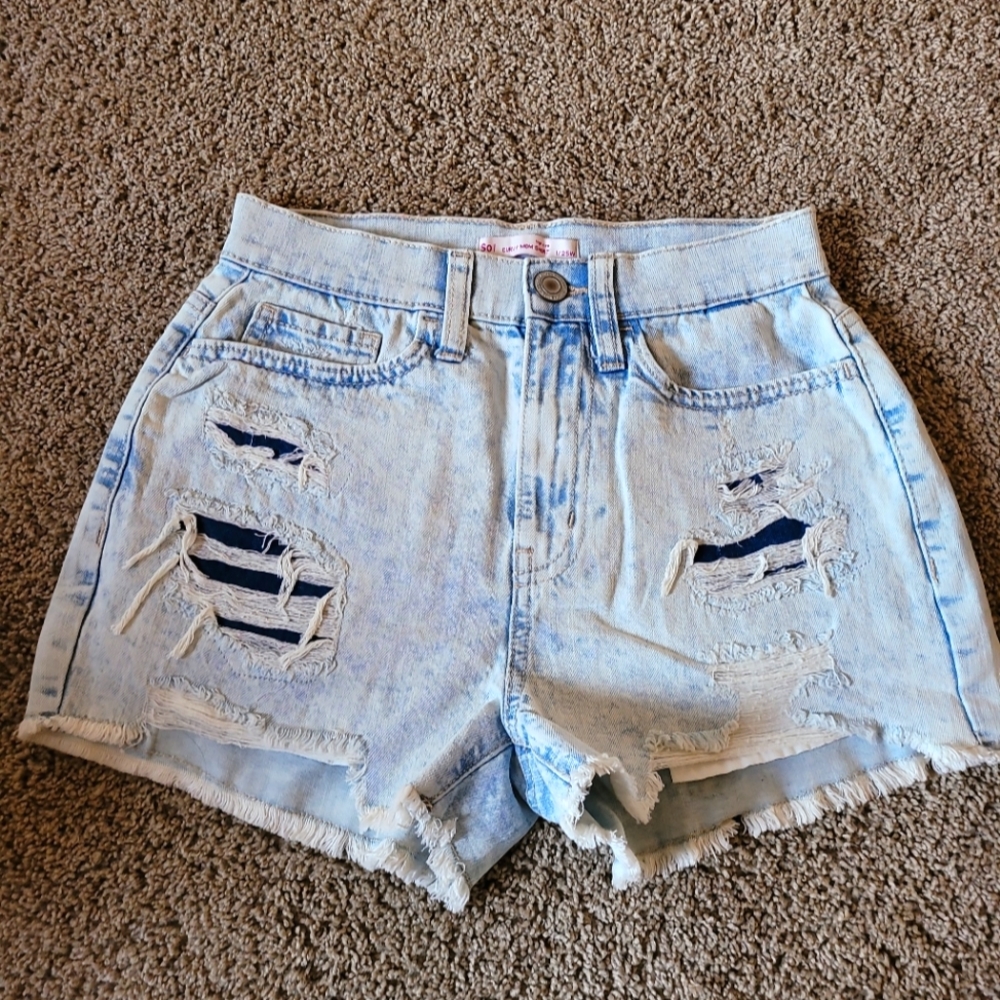 Woman Juniors SO Mom Distressed JEAN SHORTS Size 1  25W Ripped $38 Acid Wash